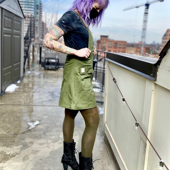 🦊 FOX & VIXEN || HANDMADE VINTAGE || 1942 Pinafore Hiking Dress | Army Green - Picture 6 of 16